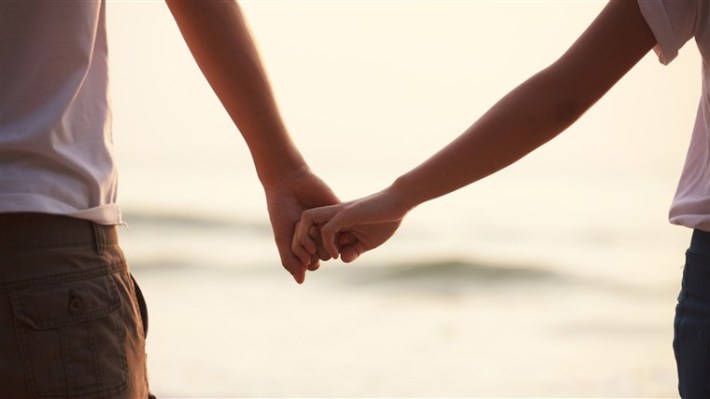 180426-holding-hands-mn-0955_770519658d895a79890acae502c134ab.fit-760w.jpg